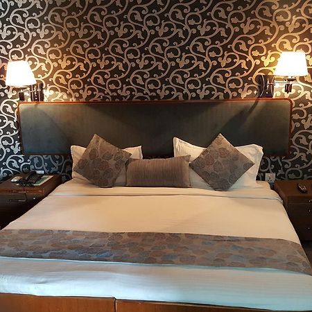 Oyo 15791 Flagship Hotel Executive Hazratganj Lucknow Luaran gambar
