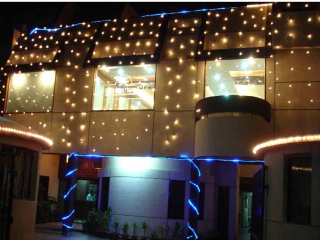 Oyo 15791 Flagship Hotel Executive Hazratganj Lucknow Luaran gambar