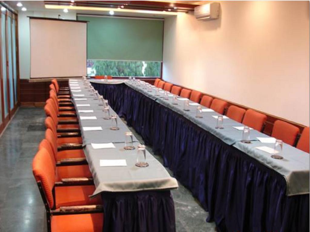 Oyo 15791 Flagship Hotel Executive Hazratganj Lucknow Luaran gambar