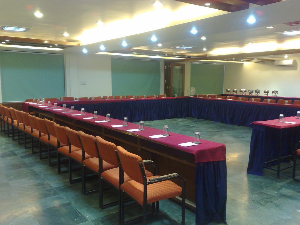 Oyo 15791 Flagship Hotel Executive Hazratganj Lucknow Luaran gambar